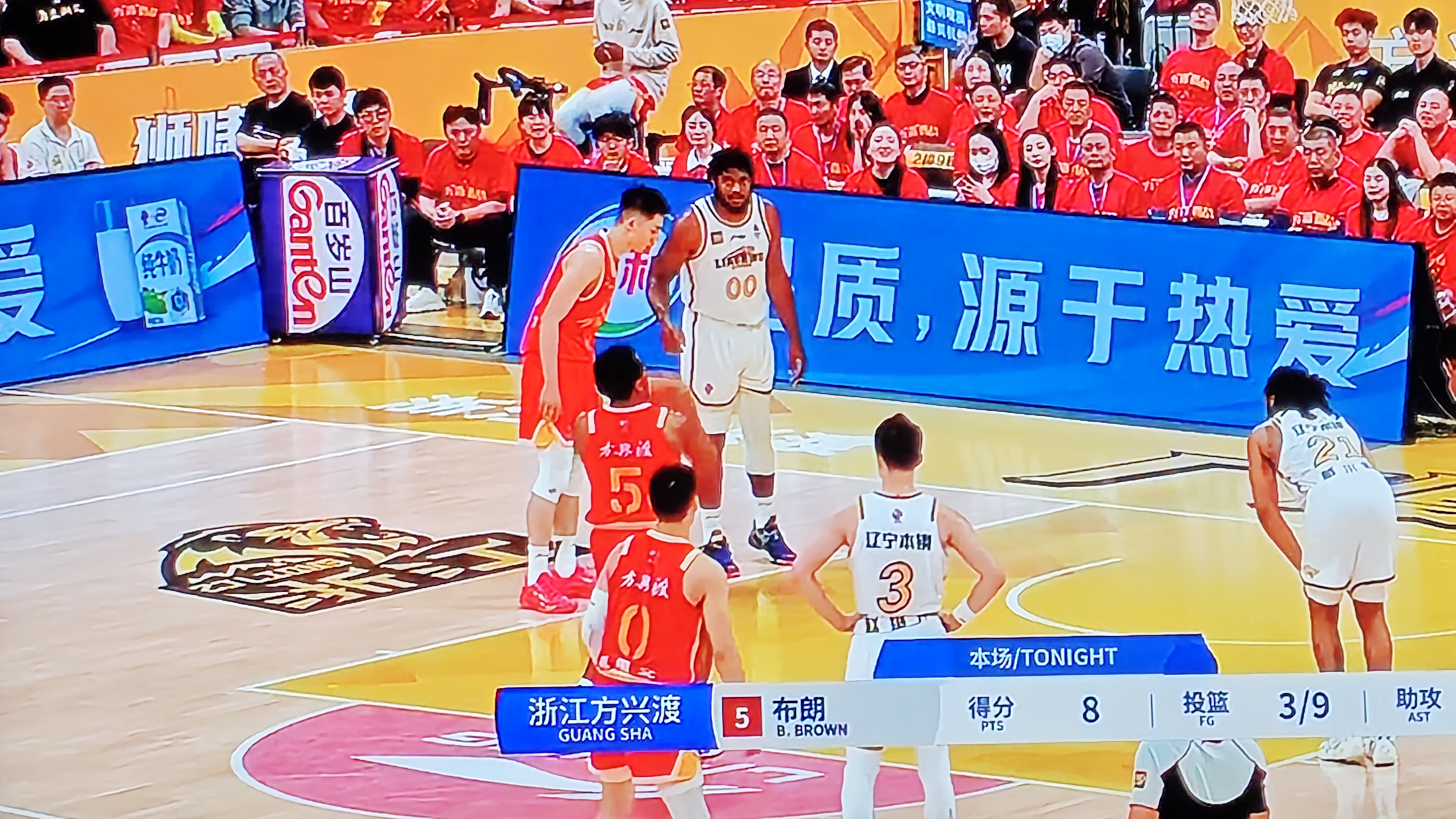 包含赛地聚焦——CBA常规赛赛前热度飙升；浙江队迎来里程碑；赛场秩序良好；轮换策略成焦点的词条