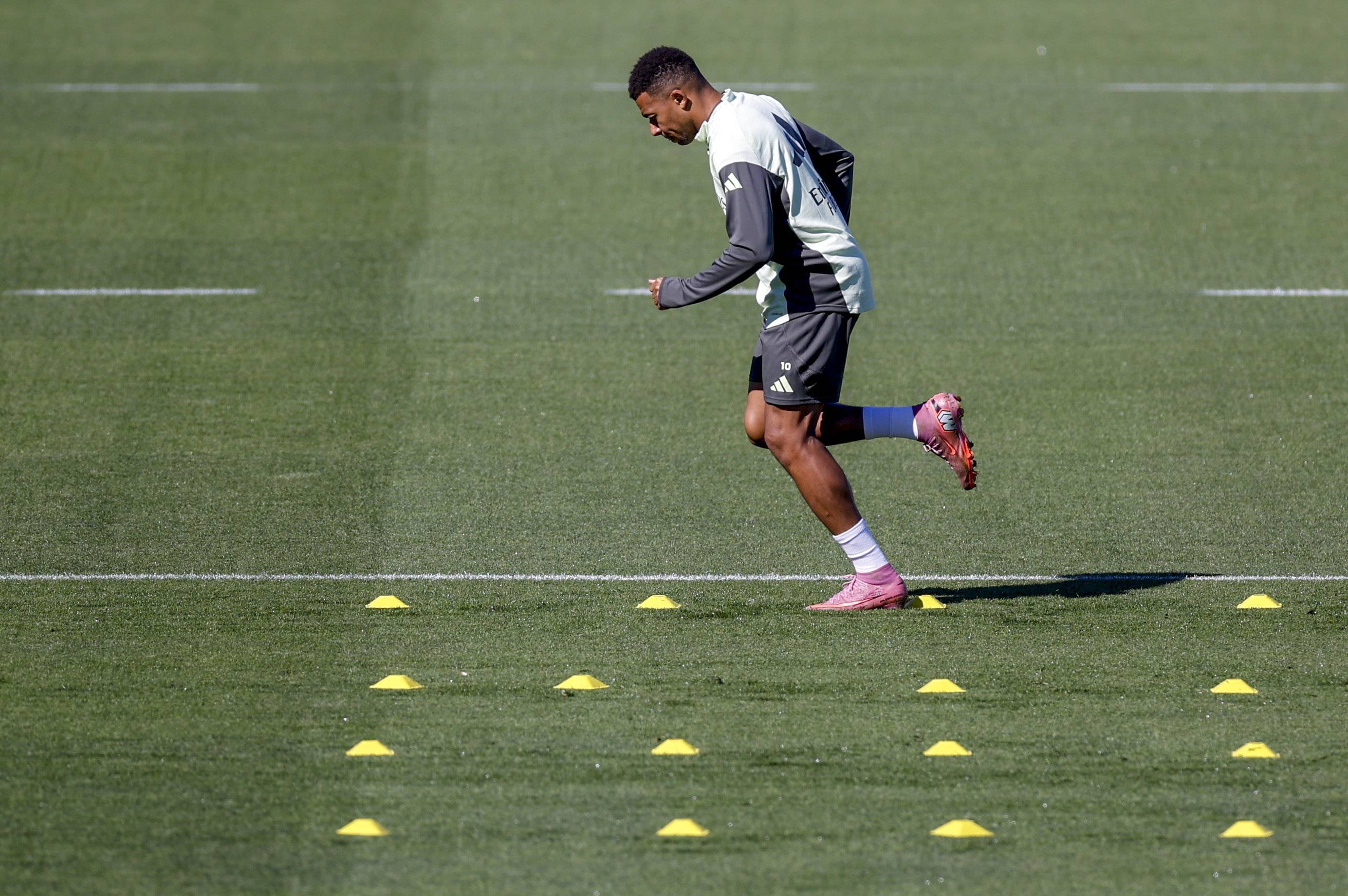 普京开始承认俄军不足