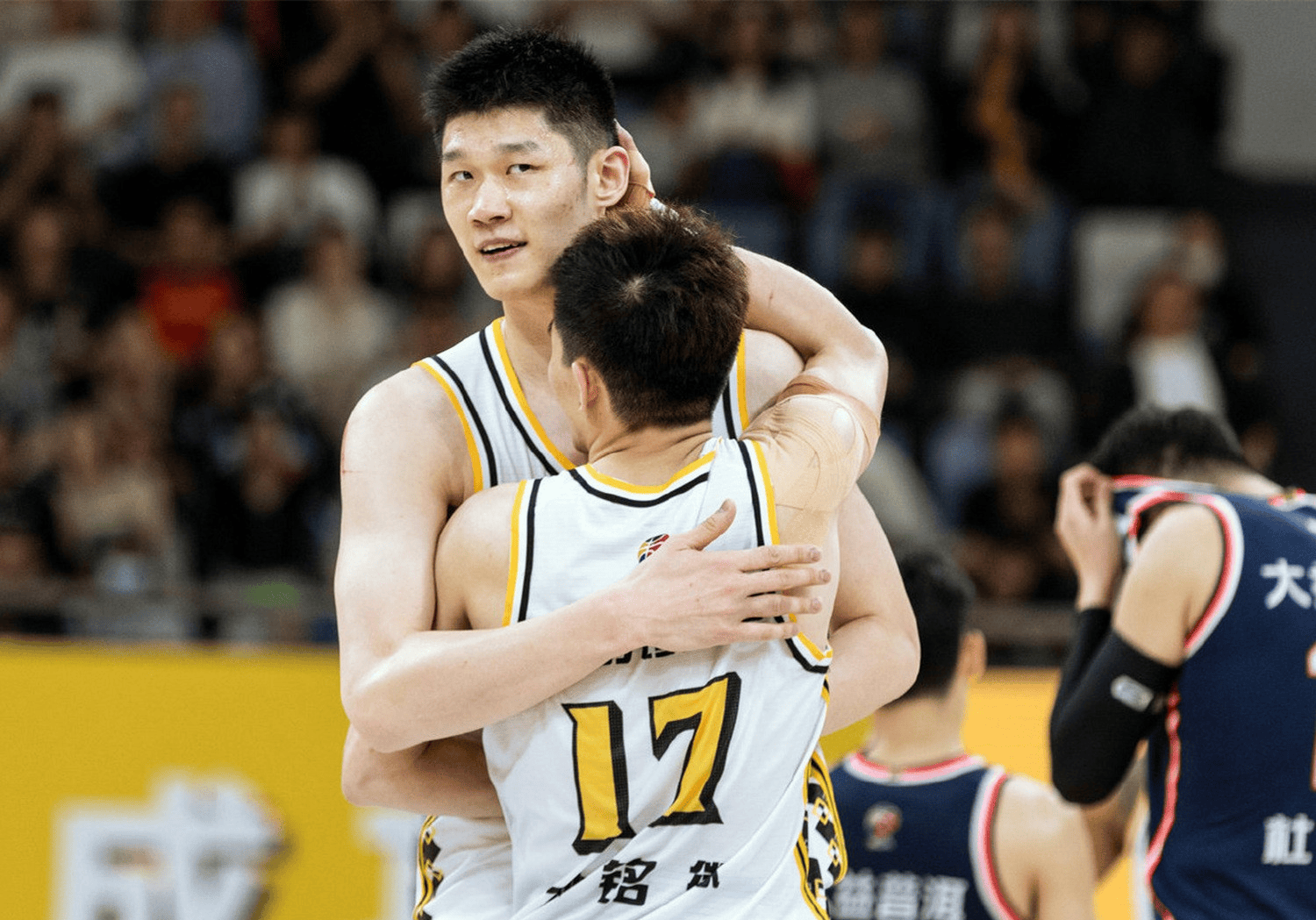 赛后突围战来临，广东宏远围绕法甲篮板制胜，更衣室稳定，控场能力受关注(广东宏远vs广厦男篮cba季后赛对决)