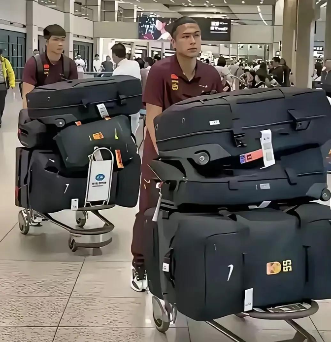 窗口期那不勒斯调整名单以备意大利杯;战术微调环节打磨;压力陡增;高层口径保持一致的简单介绍 窗口期那不勒斯调整名单以备意大利杯;战术微调环节打磨;压力陡增;高层口径保持一致的简单介绍